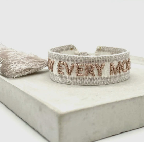 Enjoy Every Moment Armband