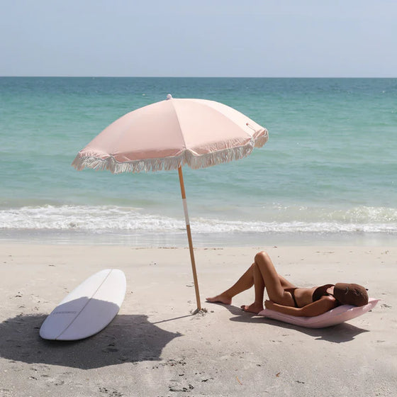 Lyxigt strandparasoll - Sunnylife